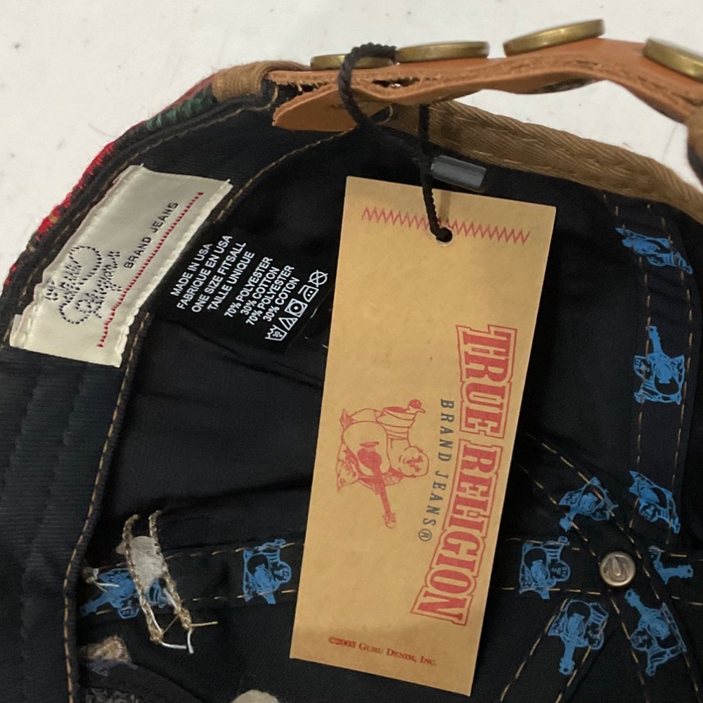 True religion Distressed Cap. - Picture 6 of 7